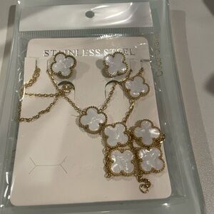 Gold and White Clover Necklace Set